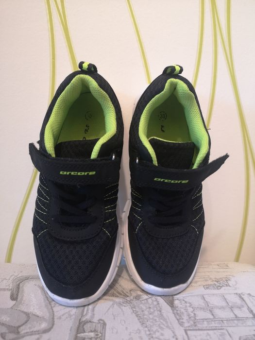 Маратонки 33 момер