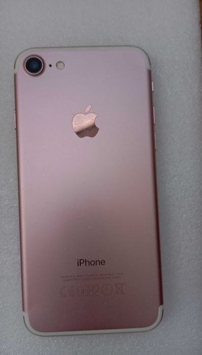 iPhone 7 цвет розовый