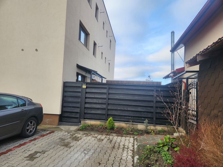 Vând apartament Sânpetru Residence cu grădină și parcare