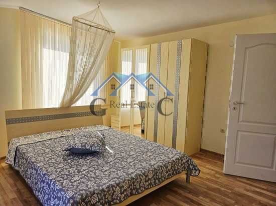 Къща за две семейства 198м2, 2 гаража, 268000 евро, Ален мак