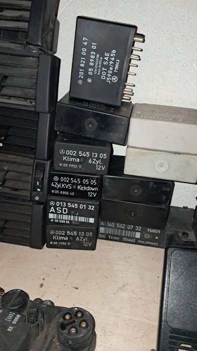 Mers. w 124 Салонные запчасти.