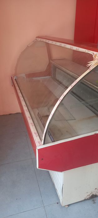 Витрина холодильник