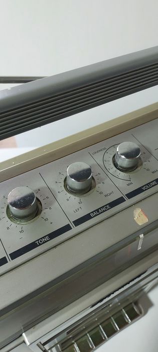 Vând radiocasetofon vintage Boombox