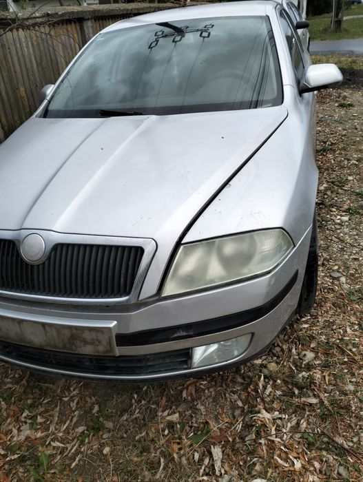 Bara fata Skoda Octavia 2 capota. Motor 1.9 tdi bls