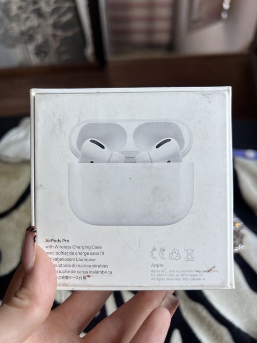 Air Pods Pro 1 наушник ( правый+кейс)