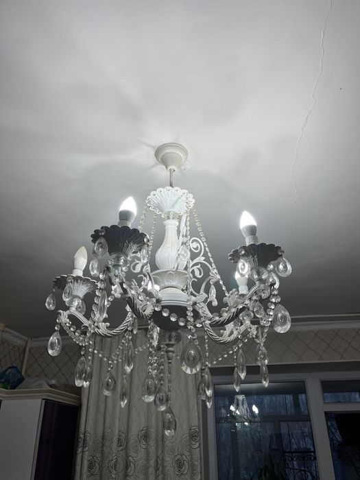 Срочно продается 4 люстры