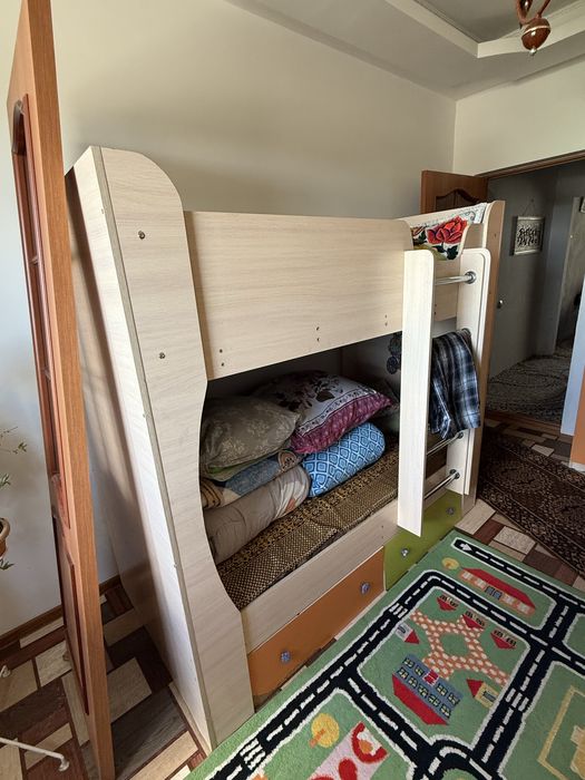 Продам кровать и шкаф в детскую