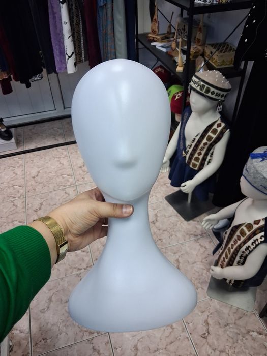 Срочно продам белый манекен