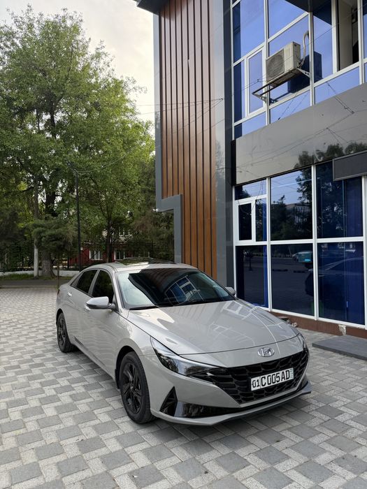 Hyundai Elantra 2022 — 4