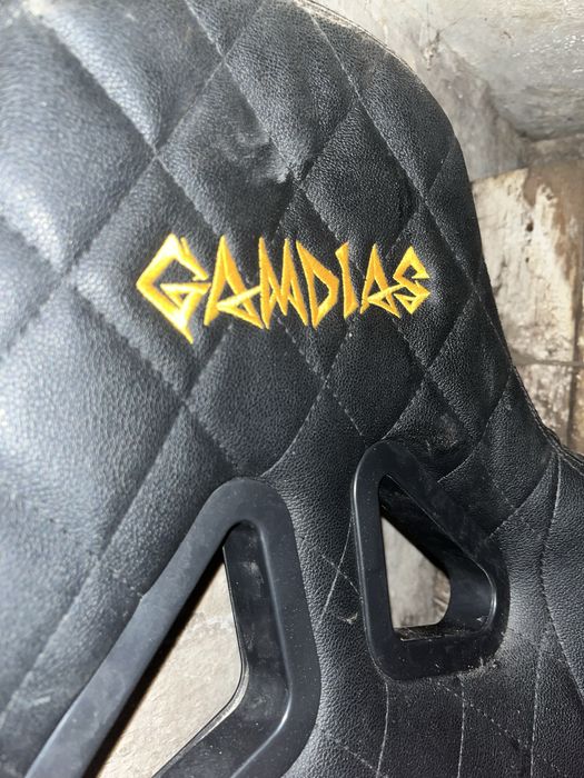 Продам игровое кресло