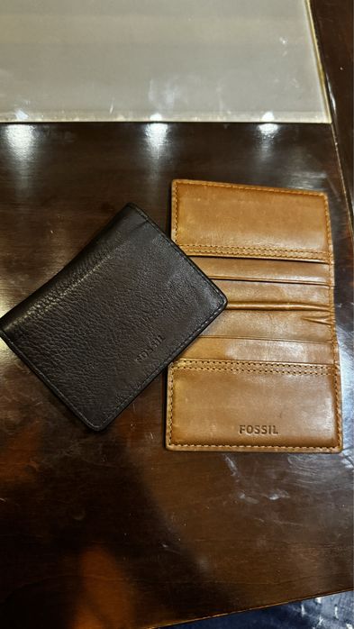 Ново кафяво кожено калъфче Fossil за документи магнитно портфейл