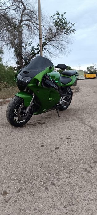 Kawasaki zx7r продам