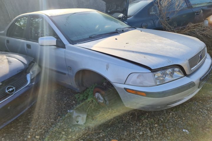 Bara spate Volvo S40 prima generatie (facelift)