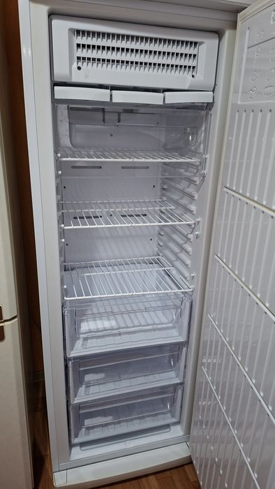 Продам морозильник Indesit no frost
