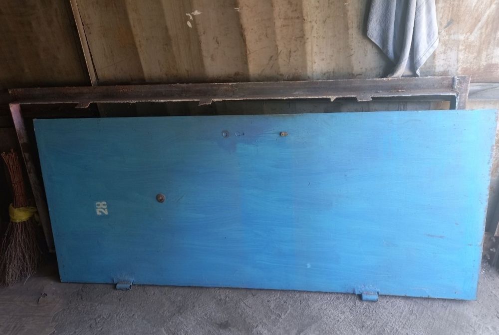 Продам железную дверь