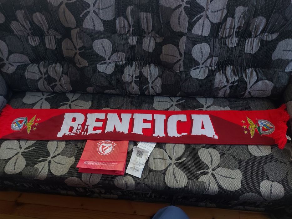Шал на фк Бенфика-оригинален