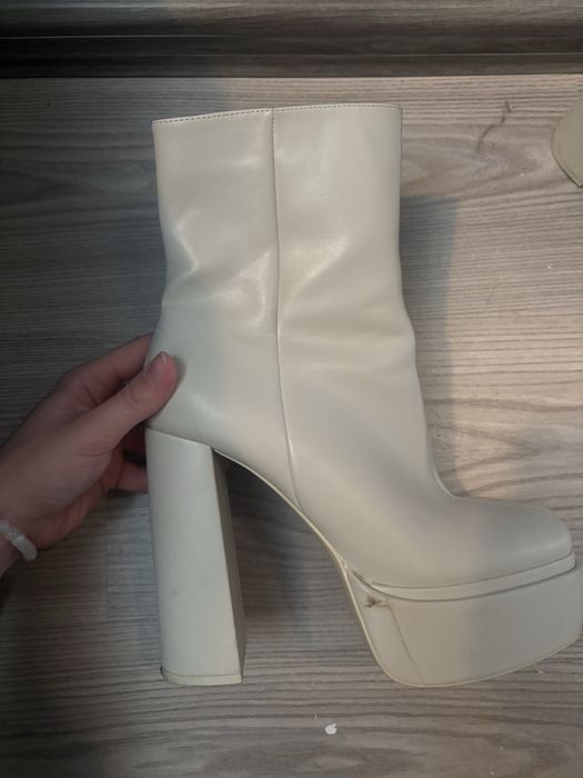Ghete cu toc Zara alb-crem