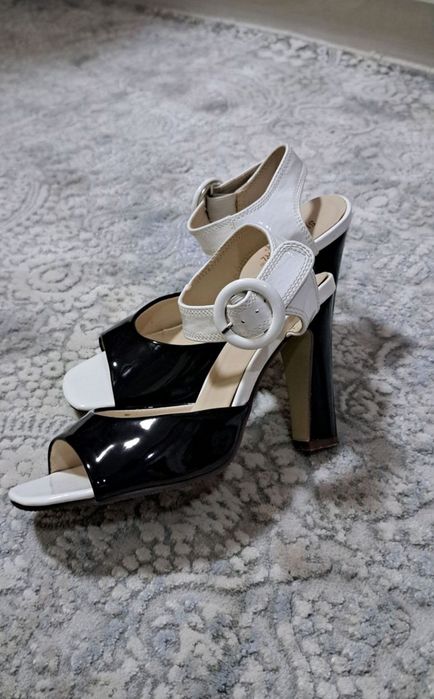 Женские босоножки