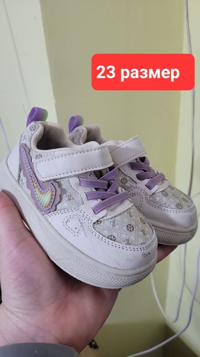 Кроссовки, ботинки на девочку 23,24,26,28,29 размеры в хорошем состоян