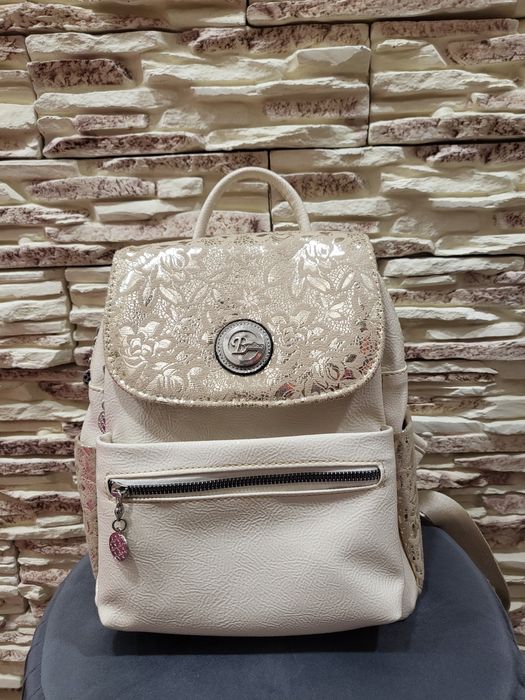 Страхотна Дамска раница