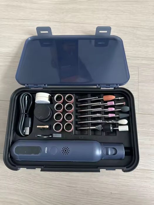 Greenworks мини гриндер 8 волта на зарядни батерии