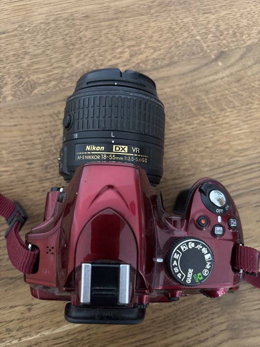 Фотоапарат Nikon 3200 със зарядно, карта памет 64 GB и USB кабел