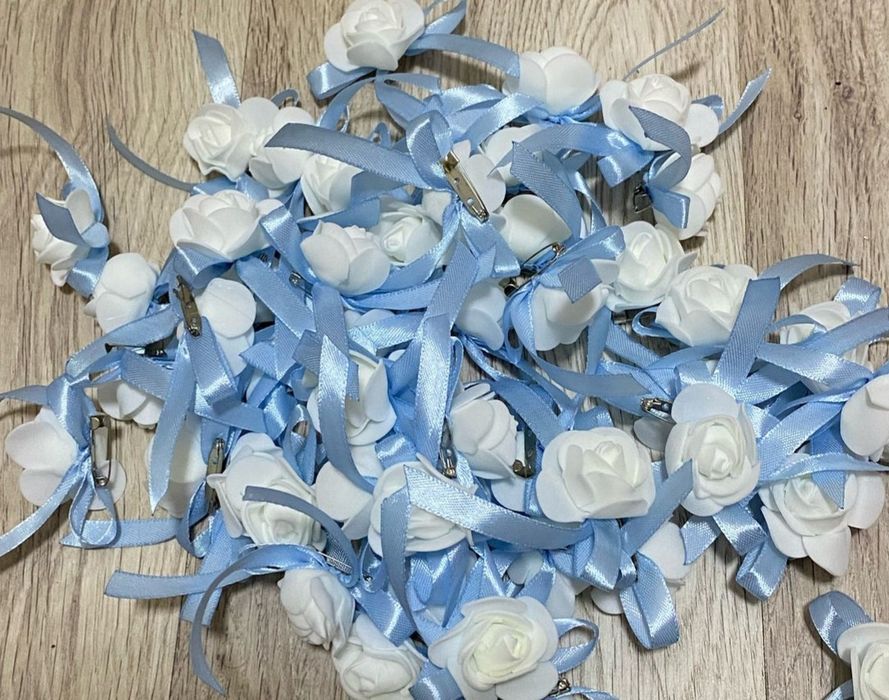 Set 50 cocarde mici pentru invitați