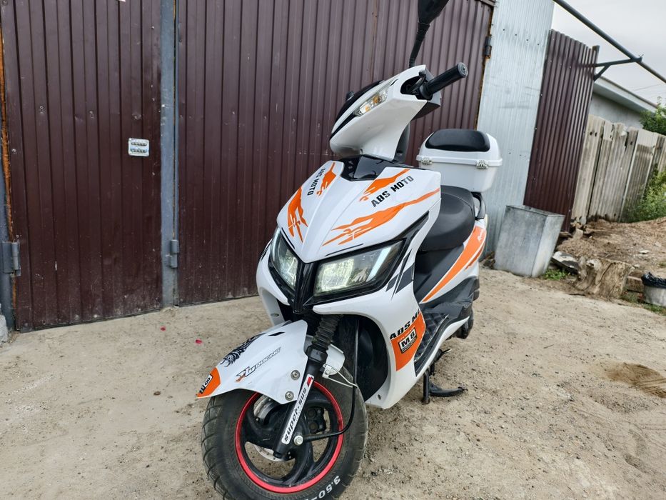 Скутер м8 2024 год
