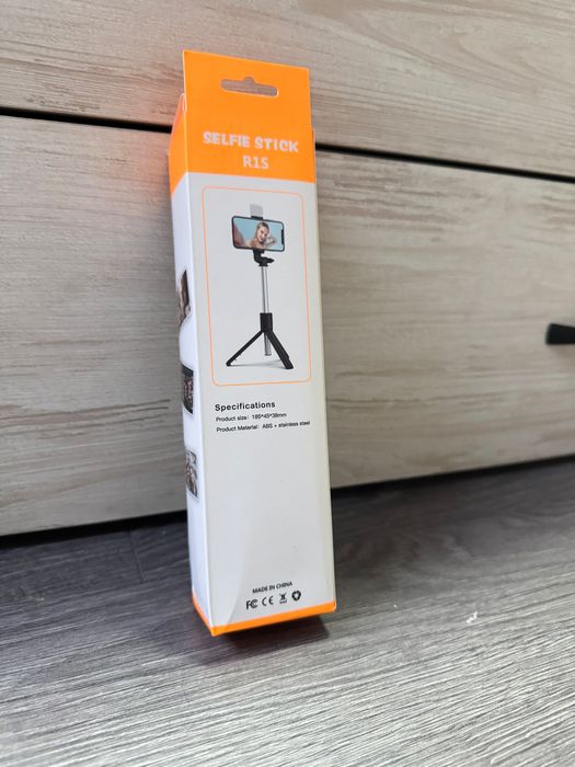 Селфи стик с лампа,дистанционно и трипод