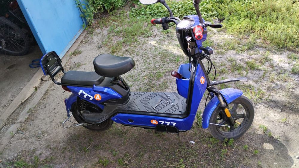 Продам Электро мопед.