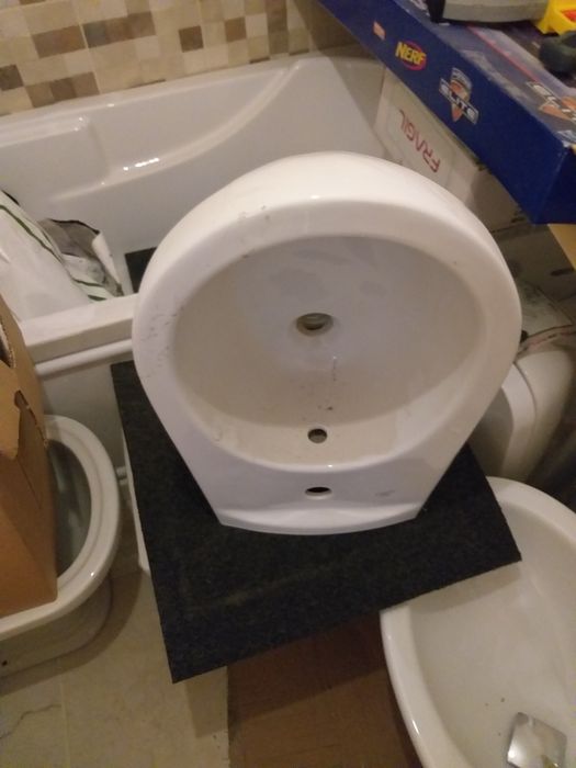 Vand obiecte sanitare WC bideu cada dus