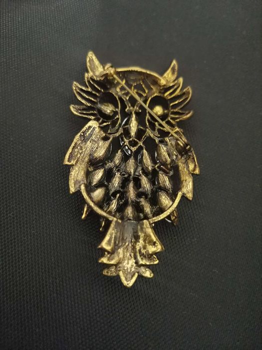 Брошка с камъни Бухал