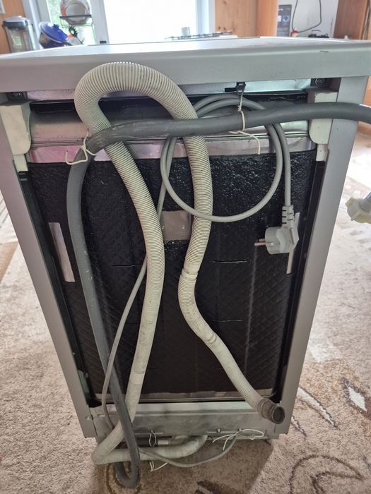 Продам посудомоечную машину