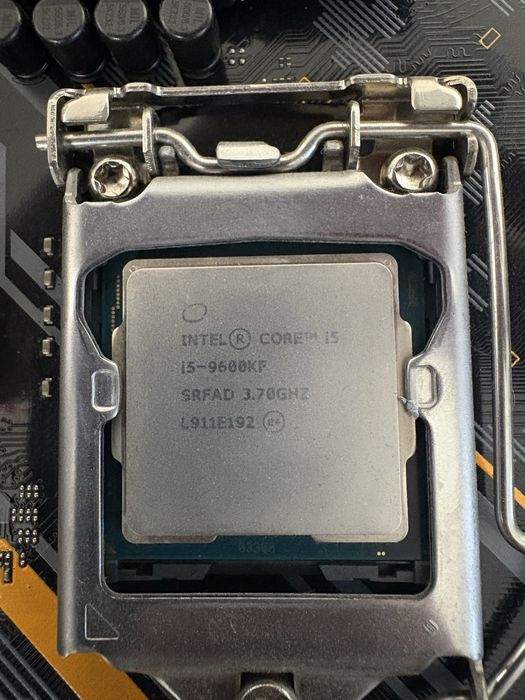 Intel core i5-9600kf+охладител Arctic
