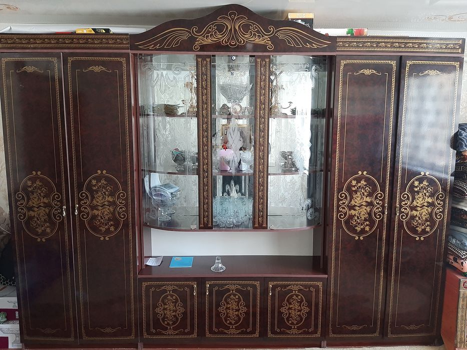 Сервант для гостинной