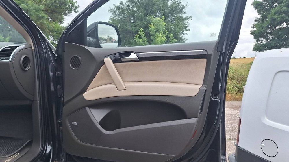 Audi Q7 4 2 TDI V8  ,326 к.с ,20 броя на части.