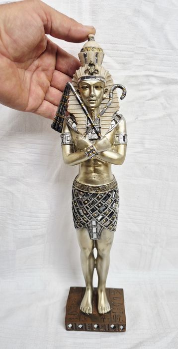 Figurină egipteană Tutankhamun din rășină acrilică, Colecția Leonardo, 36cm înnălțime.
