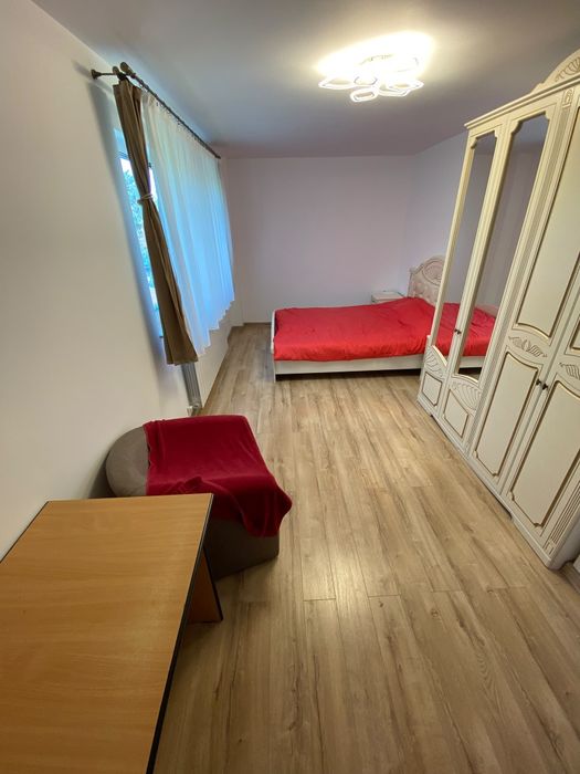 Închiriez apartament