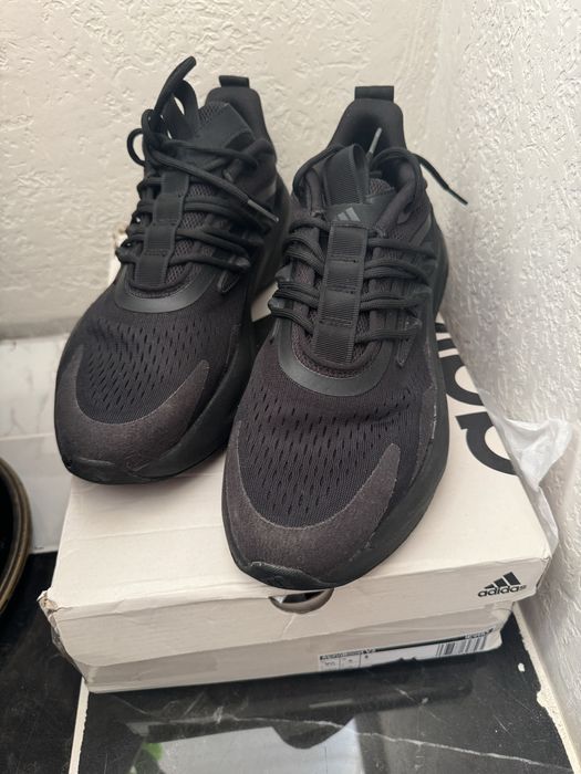 Продам Adidas кроссовки оригинальные новые