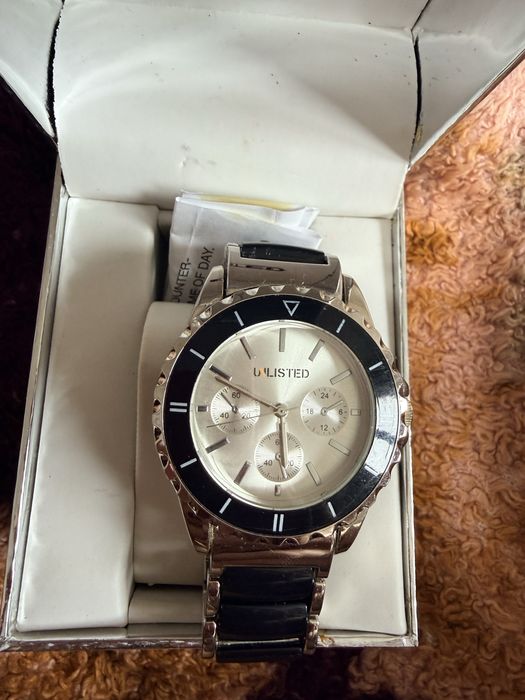 Продается женские часы