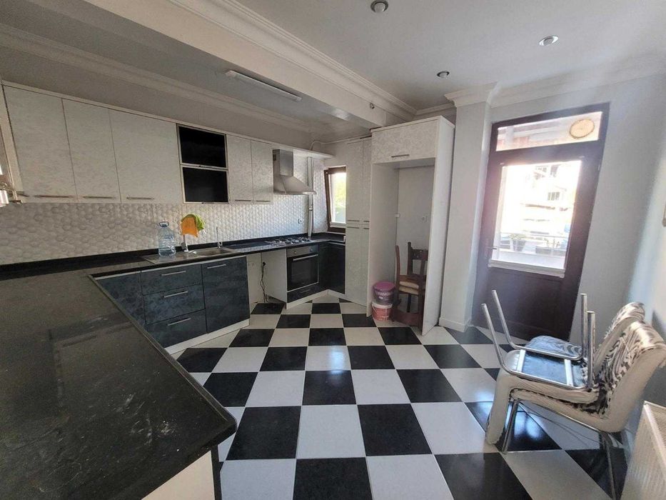 Продава се Къща в Пловдив, Беломорски - 320 кв.м за 807 €/кв.м - Снимка #2