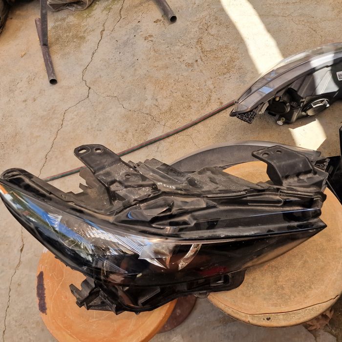 Mazda 3 десен фар 2020