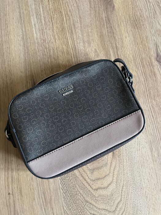 Дамски Чанти Guess