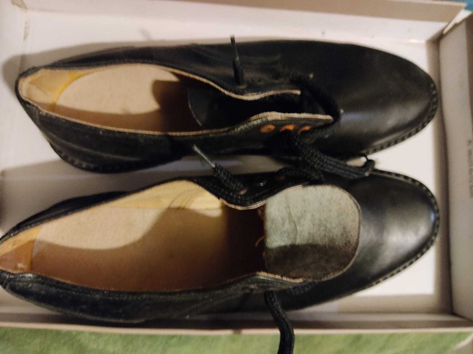 Нови Социалистическа носталгия антични обувки от времето на соца