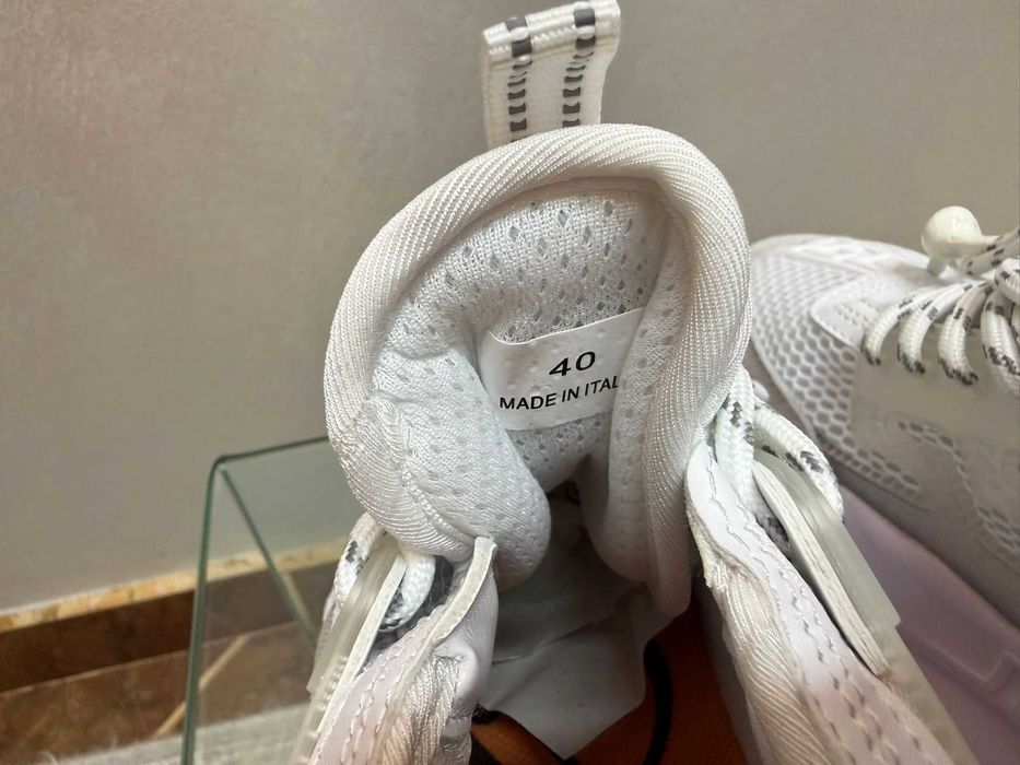 START VARA!!! Versace Chain Reaction White