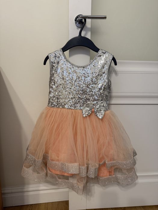 Нарядное платье на девочку