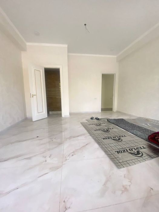 Чиланзар.  в доль дороги.