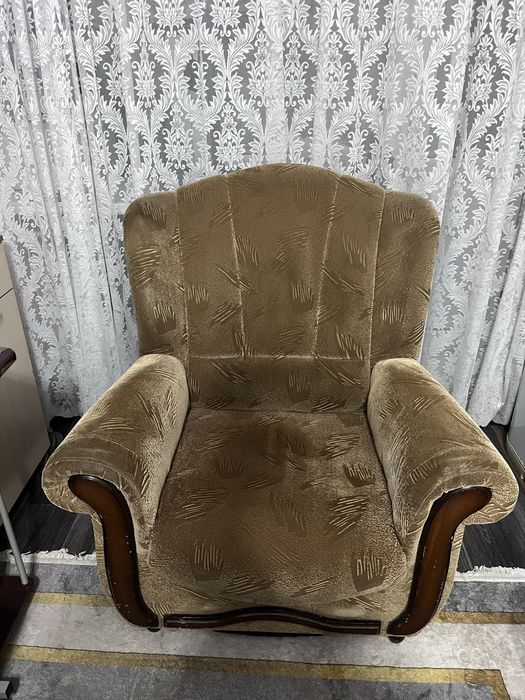 Продам диван с креслами