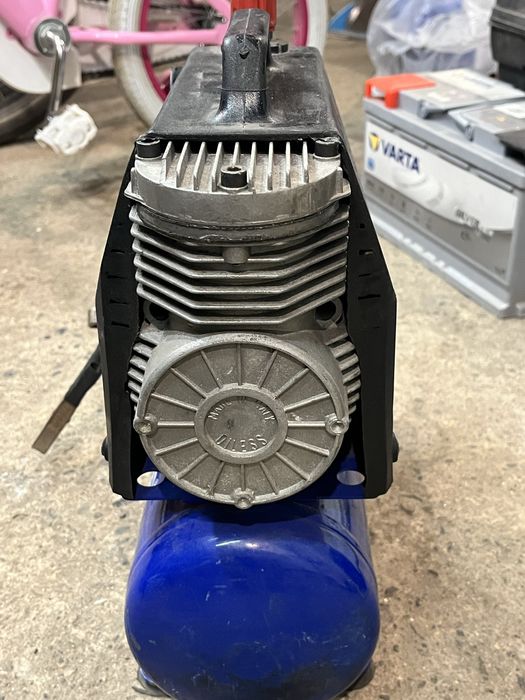 Комптресор 12 v. Безмаслен.