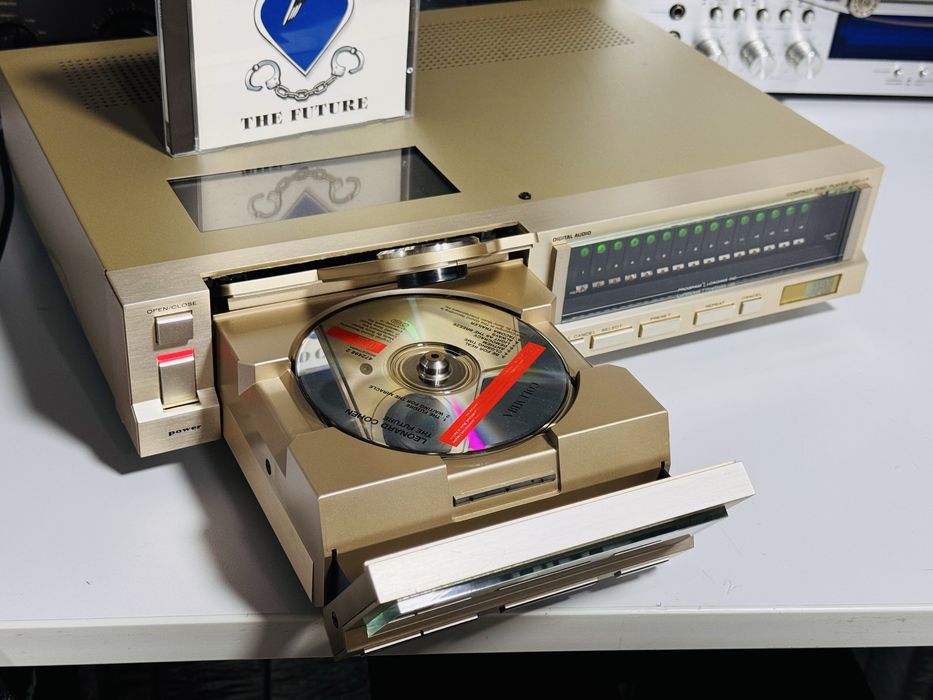 CD-player de colecție MARANTZ CD-73,sunet si design deosebit, 8 kg !